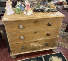 Antique pine chest of 3 drawers - Approx size: W: 95cm D: 52cm H: 85cm