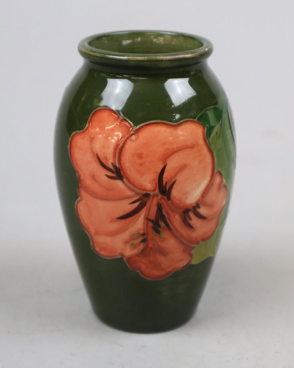 Green Moorcroft vase - Approx height: 11cm