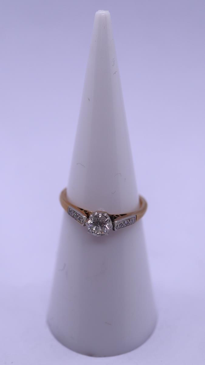 18ct gold diamond solitaire ring - Size J