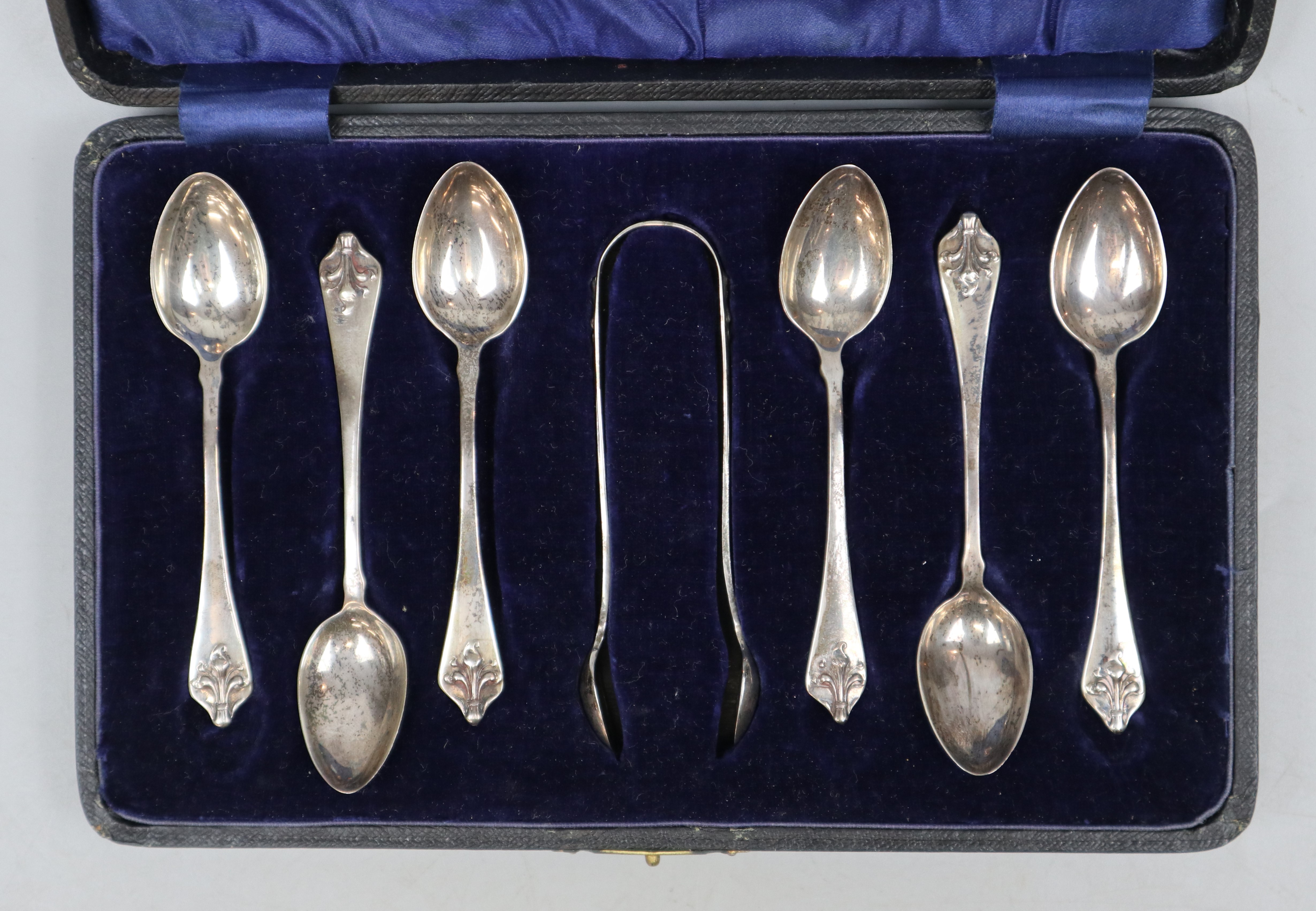 Cased set of 6 silver spoons together with sugar tongs - Approx weight 101g - Image 2 of 2