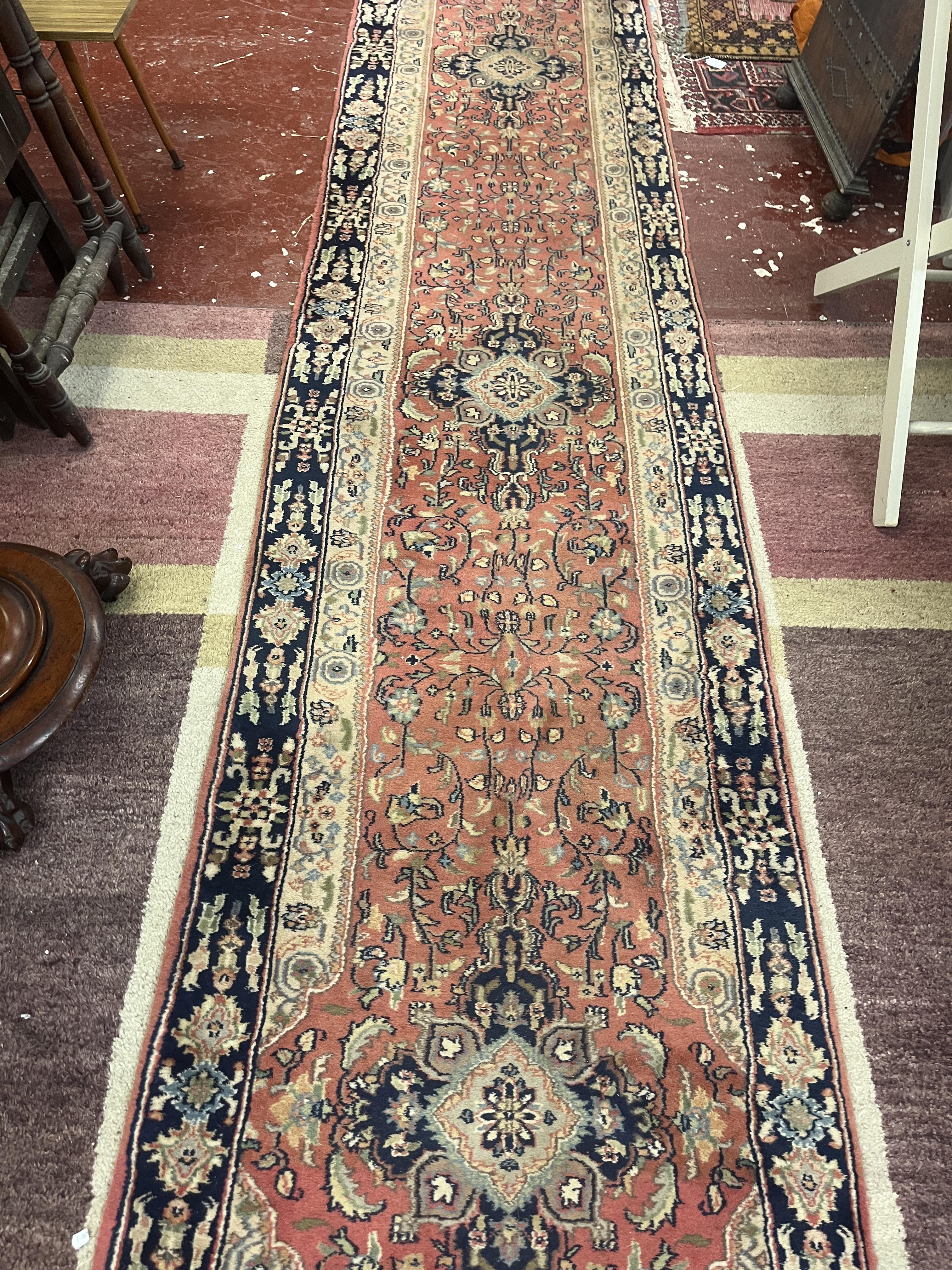 Large red patterned runner - Approx size: 620cm x 78cm - Image 6 of 7