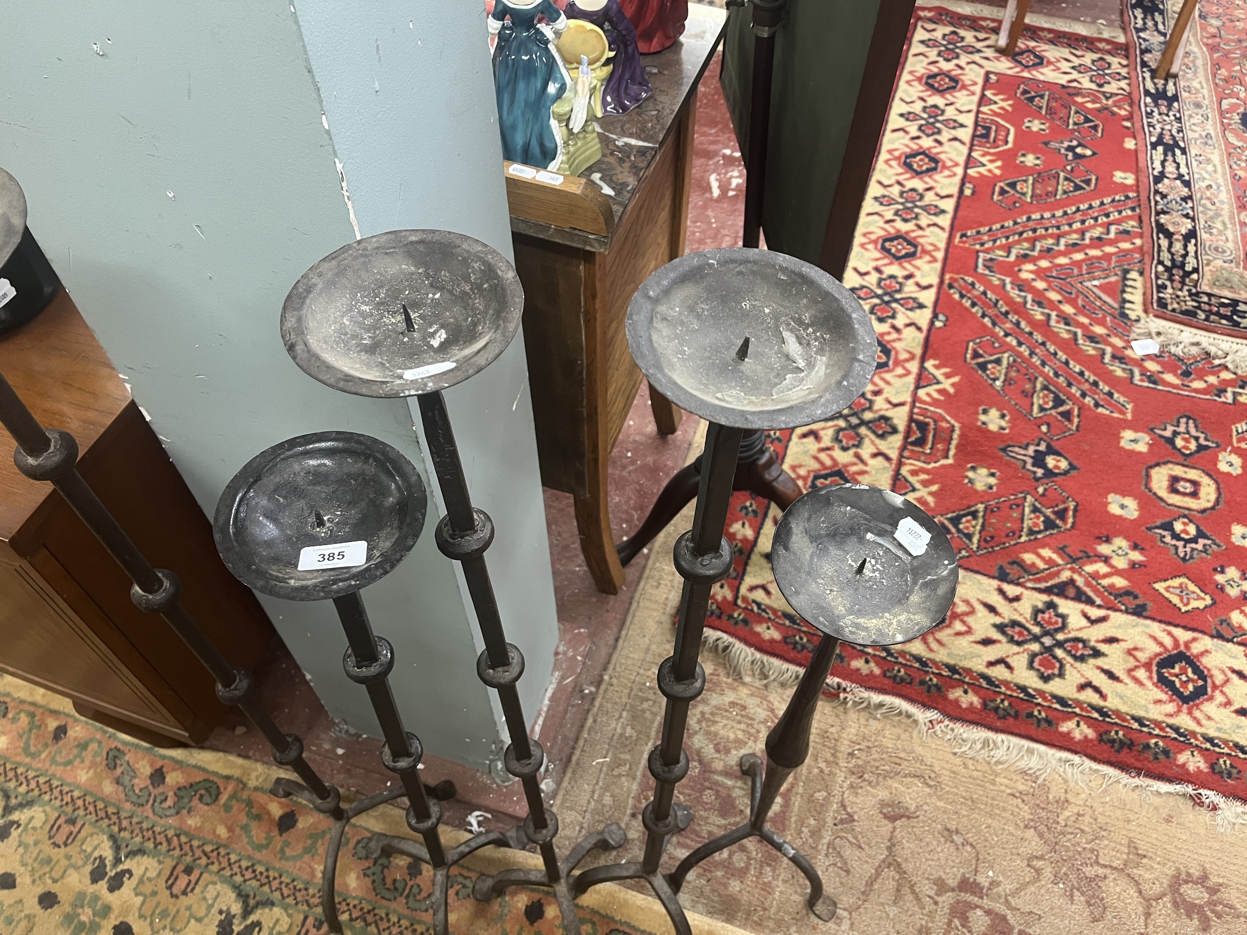 Set of 4 floor standing candle holders together with another - Image 2 of 2