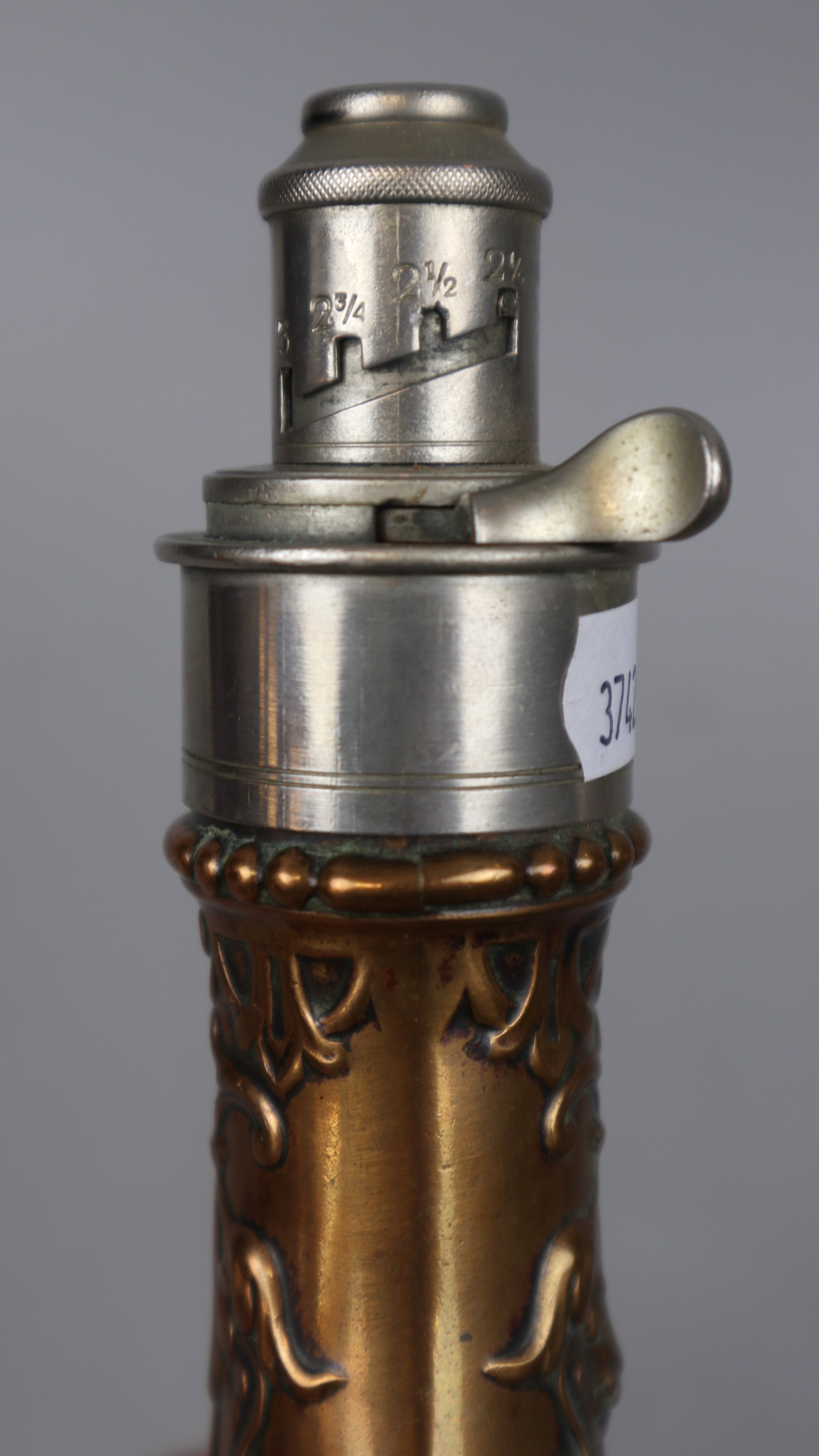 Powder flask adorned with game birds - Image 3 of 3