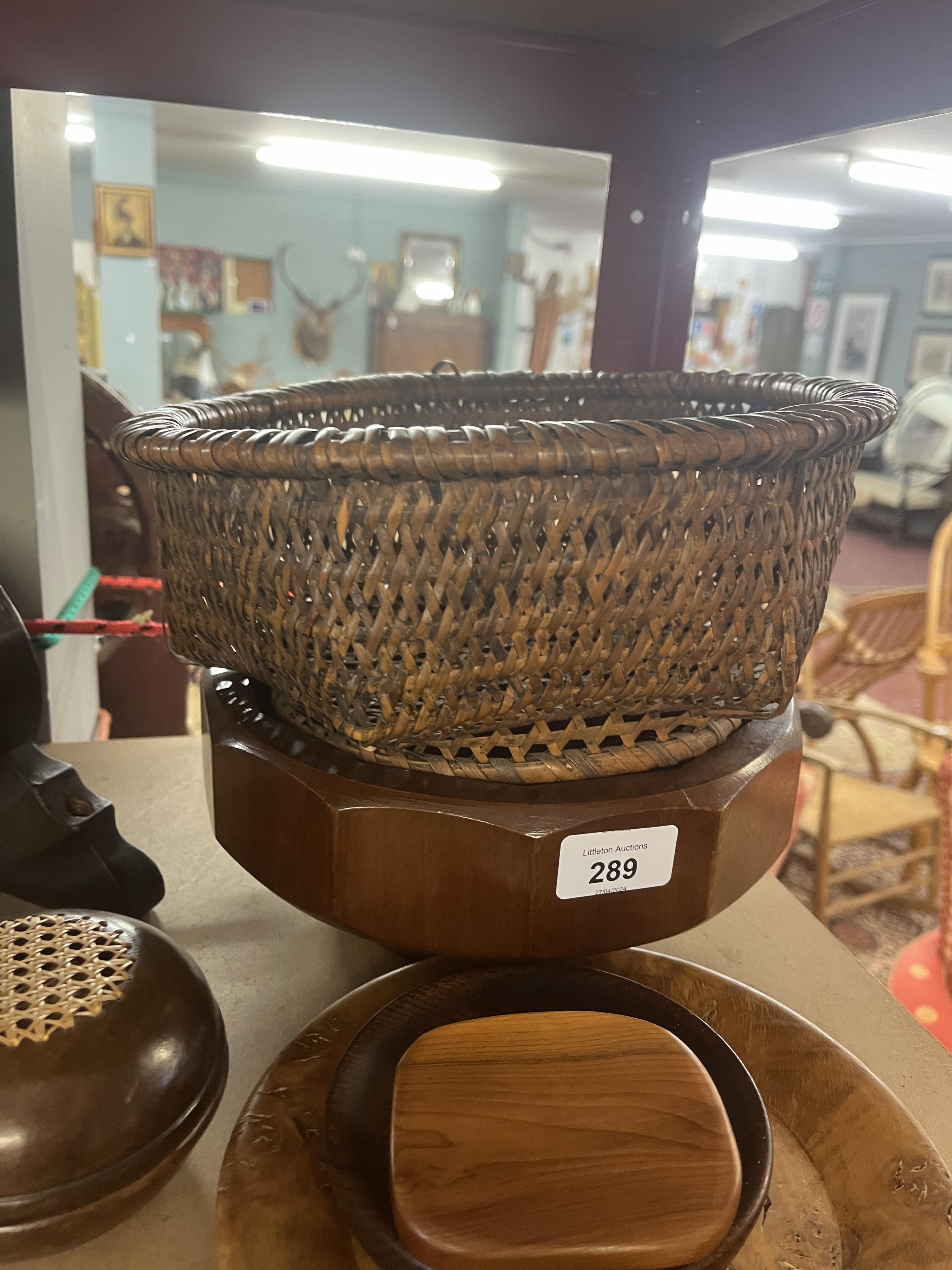 Collection of treen to include burr wood boxes - Image 3 of 6