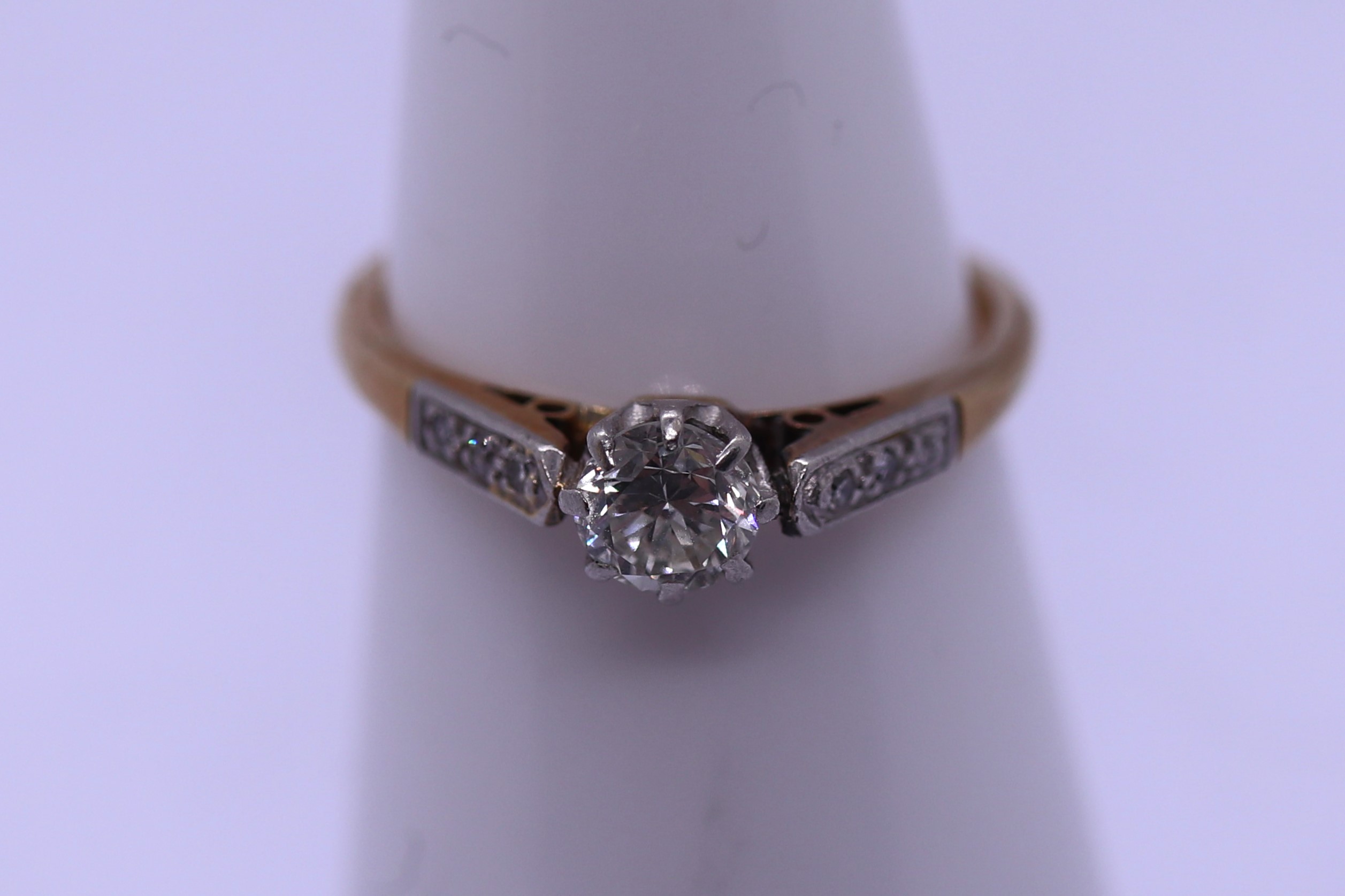 18ct gold diamond solitaire ring - Size J - Image 3 of 3