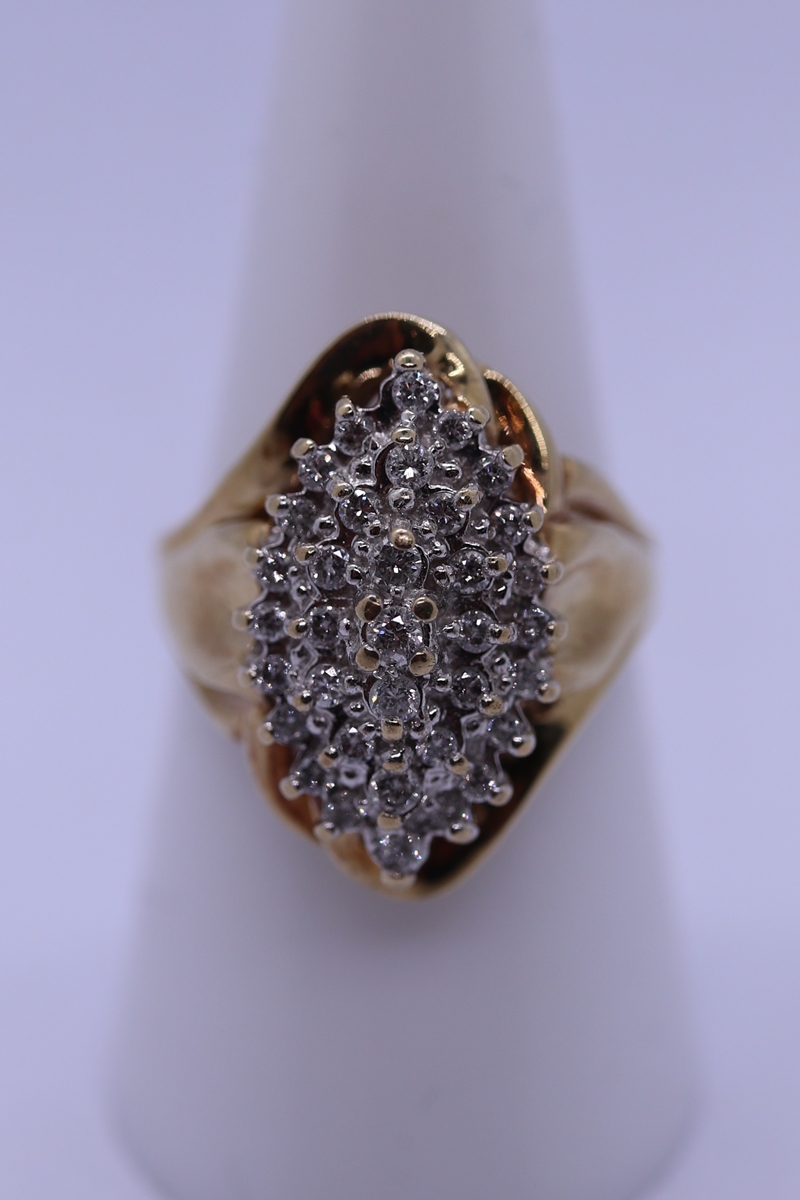 Large 9ct gold diamond set cocktail ring - Size N« - Image 3 of 3
