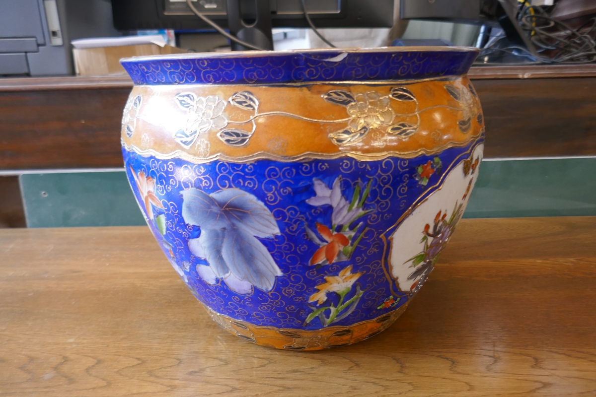 Oriental bowl adorned with birds - Approx H: 25cm x D: 32cm - Image 4 of 5