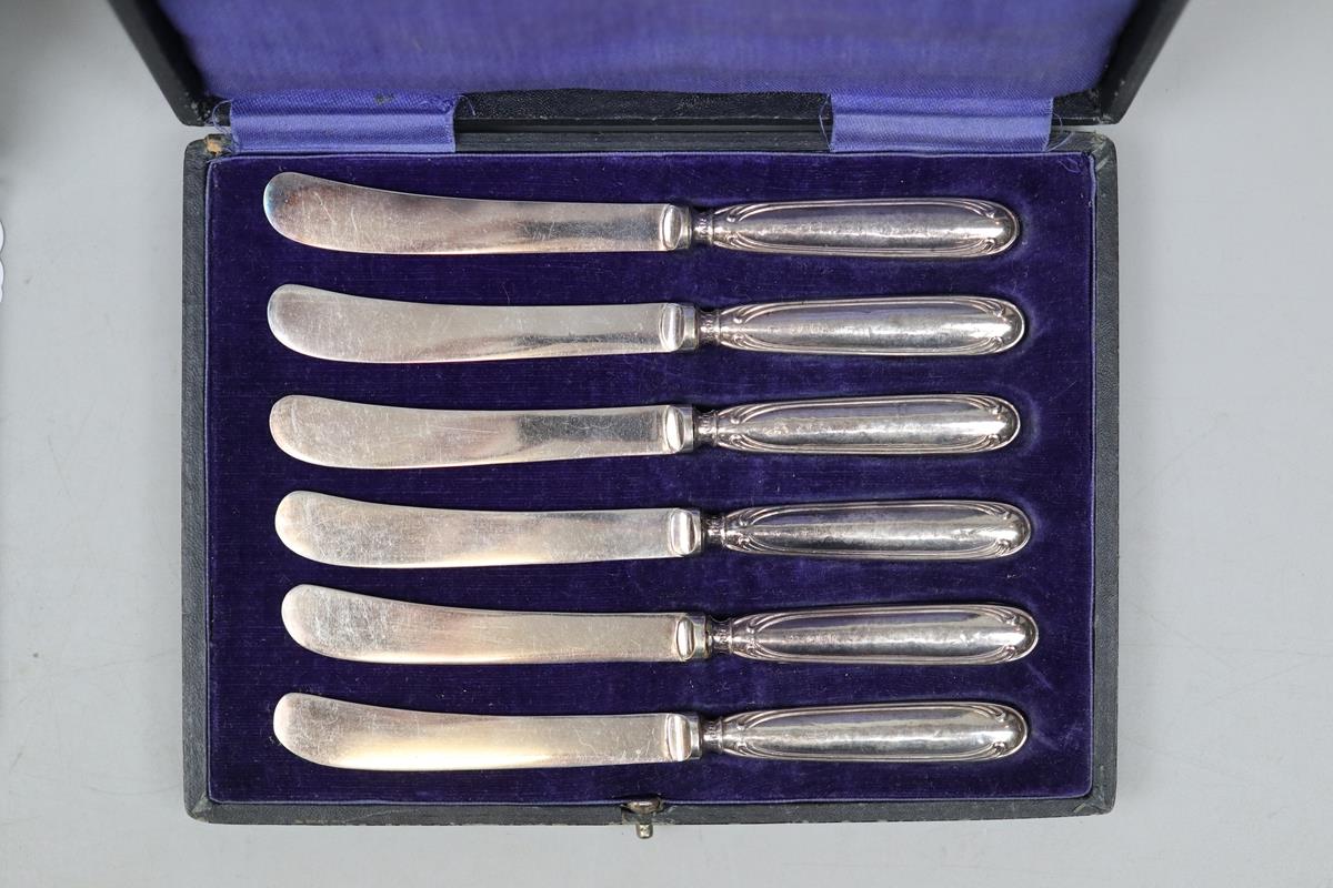 Cased set silver handled butter knives together with cased Hukin & Heath silver teaspoons - Image 3 of 3