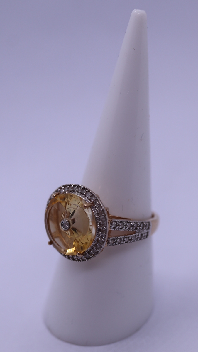 9ct gold unusual diamond and citrine set ring - Size N - Image 2 of 3