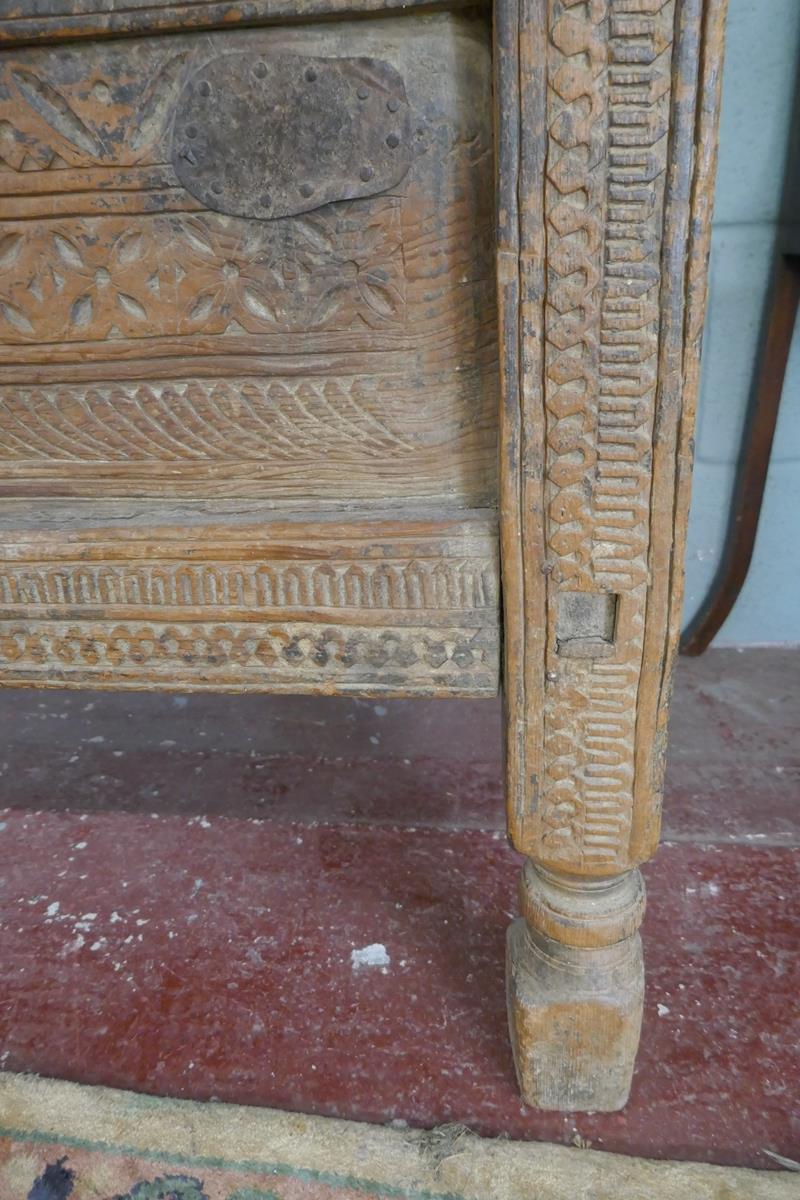 Carved antique Indian dowry chest - Approx size: W: 125cm D: 53cm H: 116cm - Image 6 of 6