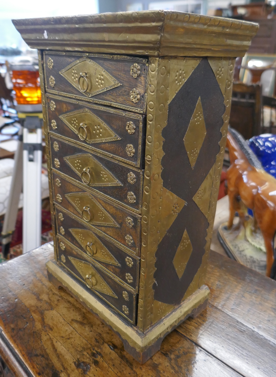 Middle Eastern olive wood & brass fittings table top chest of drawers - Image 2 of 3