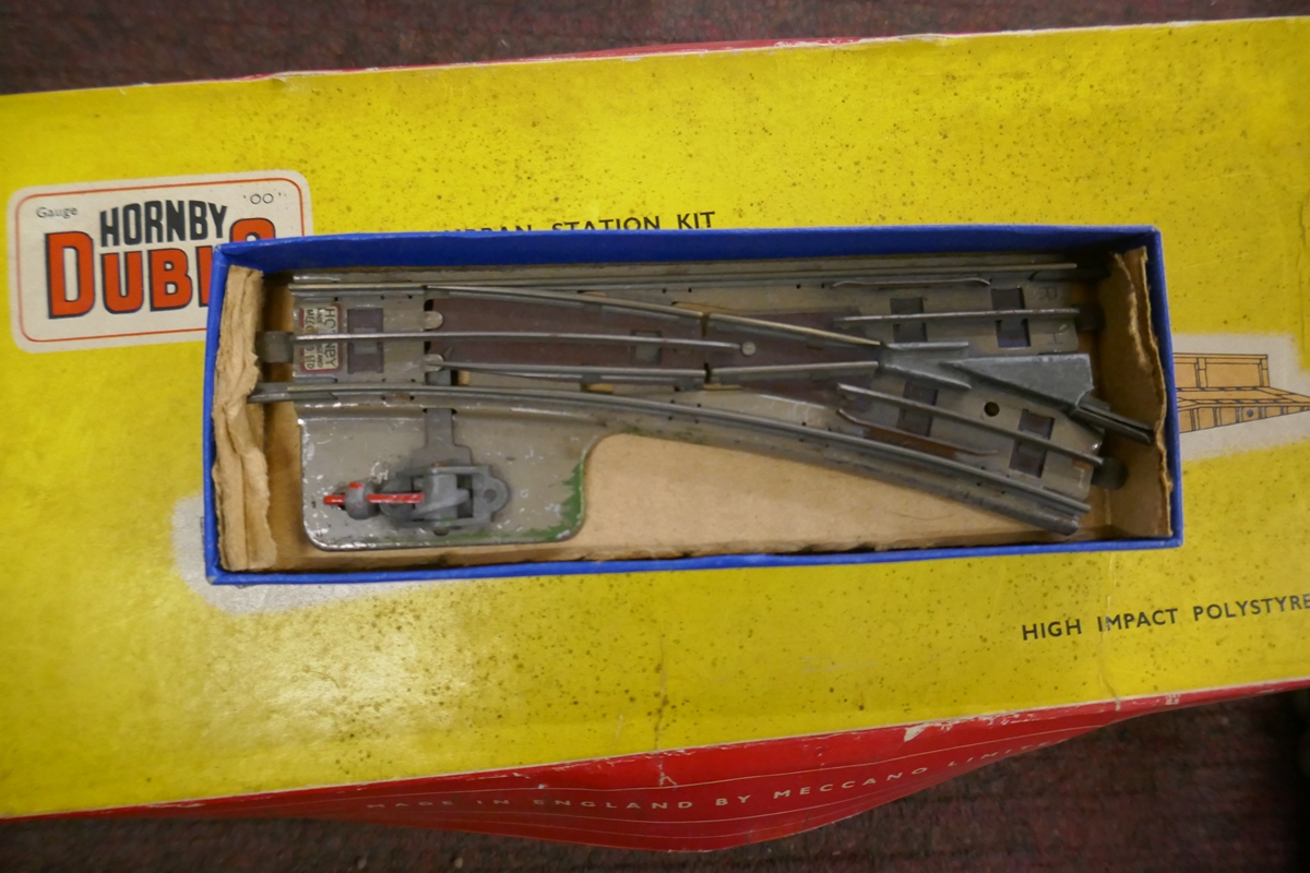 Collection of 00 gauge railway engine, carriage, track station etc - Image 6 of 8