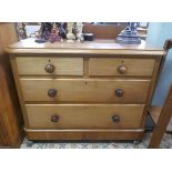 Mahogany chest of 2 over 2 drawers on casters - Approx size: W: 107cm D: 52cm H: 98cm