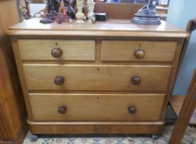 Mahogany chest of 2 over 2 drawers on casters - Approx size: W: 107cm D: 52cm H: 98cm