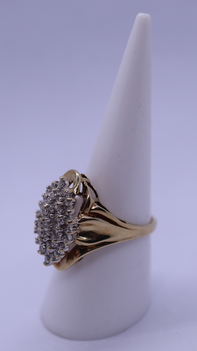 Large 9ct gold diamond set cocktail ring - Size N« - Image 2 of 3