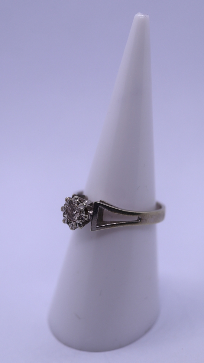 White gold diamond solitaire ring - Size L - Image 2 of 3