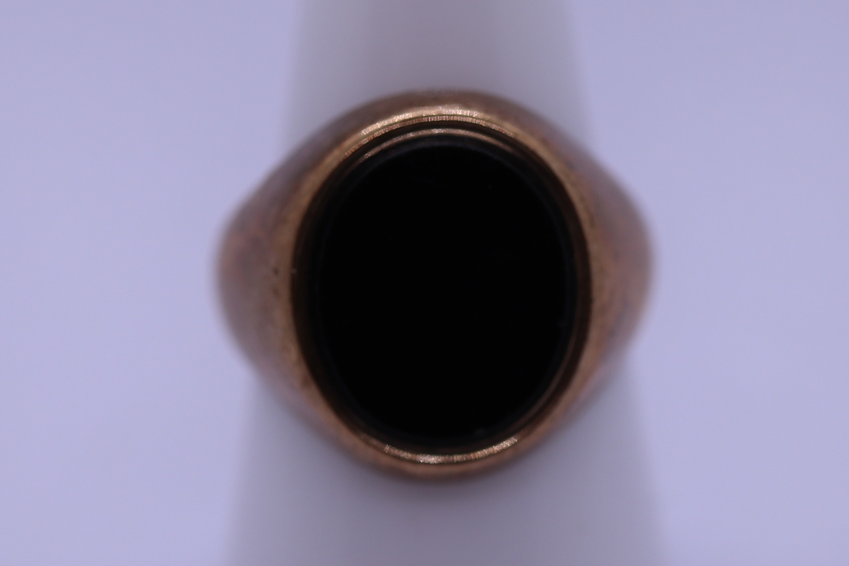 9ct gold signet ring - Size P« - Image 3 of 3