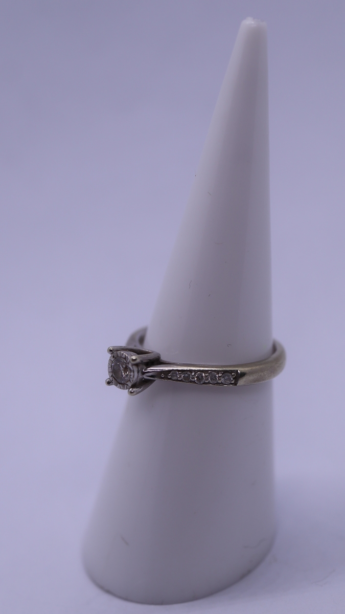 9ct gold and diamond ring - Size K - Image 2 of 3