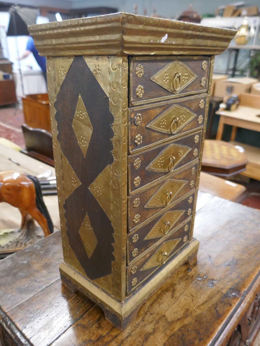 Middle Eastern olive wood & brass fittings table top chest of drawers - Image 3 of 3