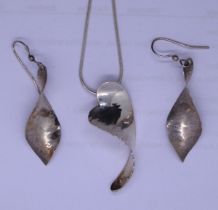 Silver earrings & pendant set