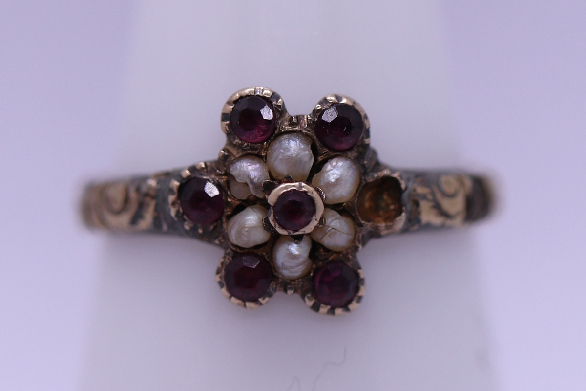 Antique ruby and pearl set child's ring - Size F - Image 3 of 3