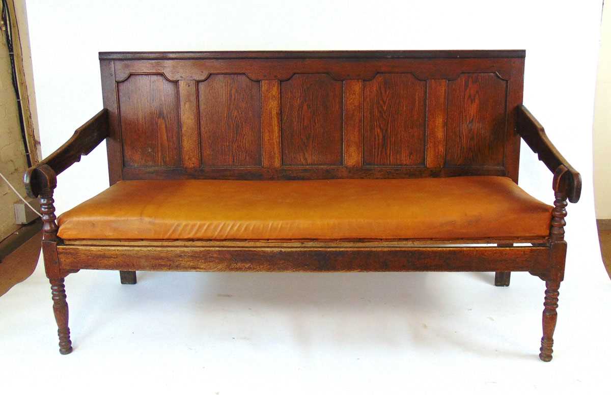 A George III oak settle, with five panel back, the shaped armrests on bobbin turned supports, with - Image 3 of 4