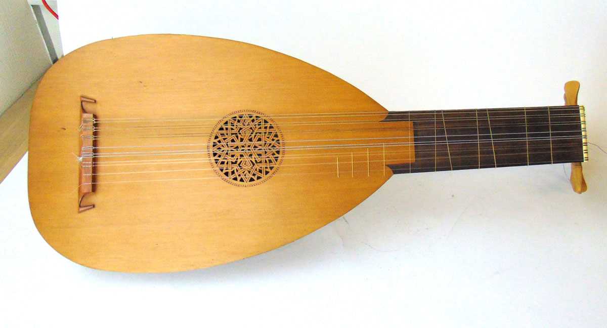 X English renaissance style 15 string lute, with ink inscribed makers label for Ian Harwood and John - Bild 2 aus 29