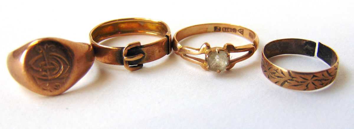 Four 9ct gold and yellow metal rings to include a signet ring. Approx. weight 5.1g - Image 2 of 2