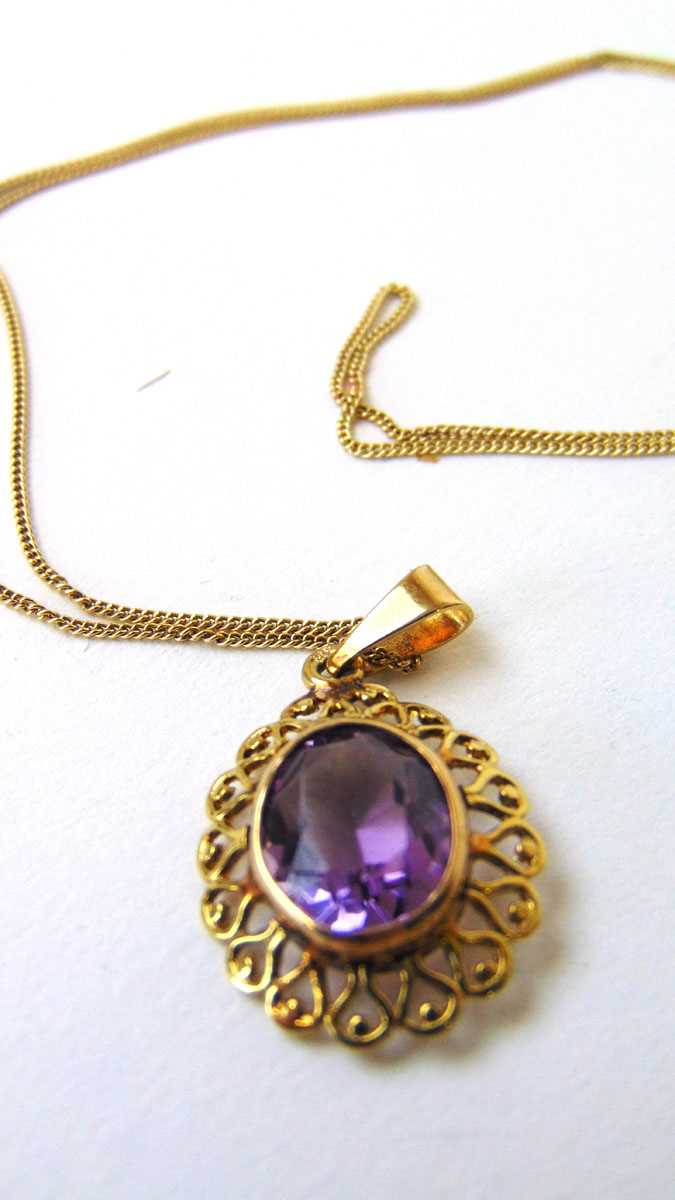 A 9ct gold and amethyst pendant on chain. Approx. weight 3.7g - Image 2 of 2