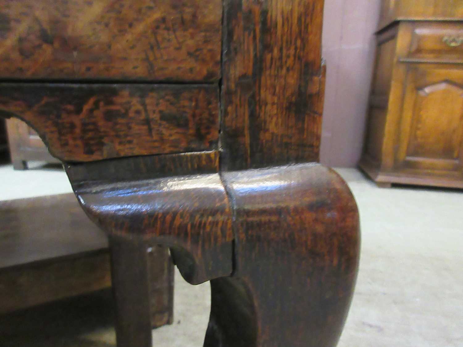 An 18th century oak and mahogany crossbanded dresser, the two plank top with moulded edge above - Image 13 of 26