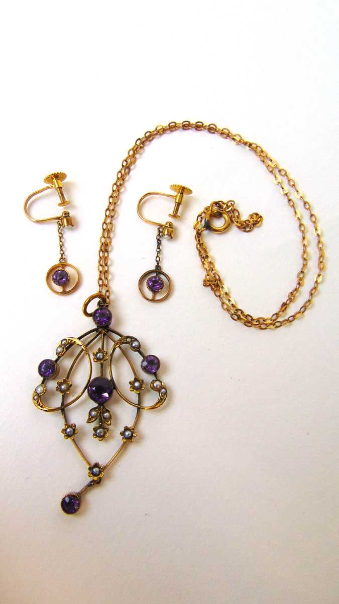 An Edwardian yellow metal, amethyst and seed pearl pendant marked '9ct'. Together with a pair of