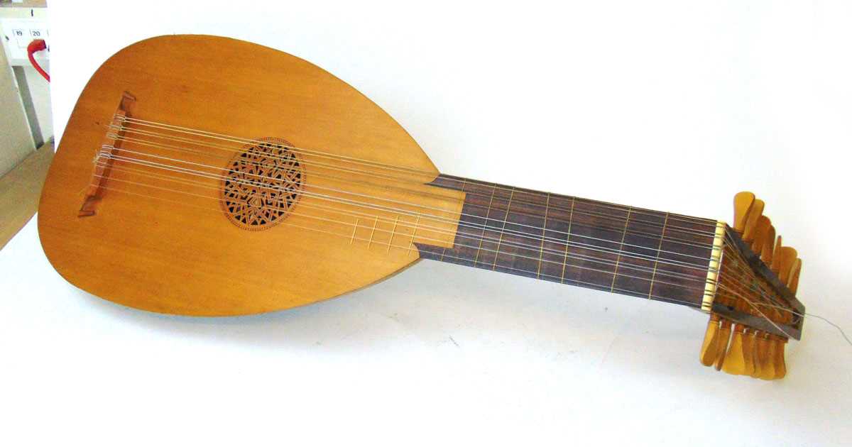 X English renaissance style 15 string lute, with ink inscribed makers label for Ian Harwood and John - Bild 3 aus 29