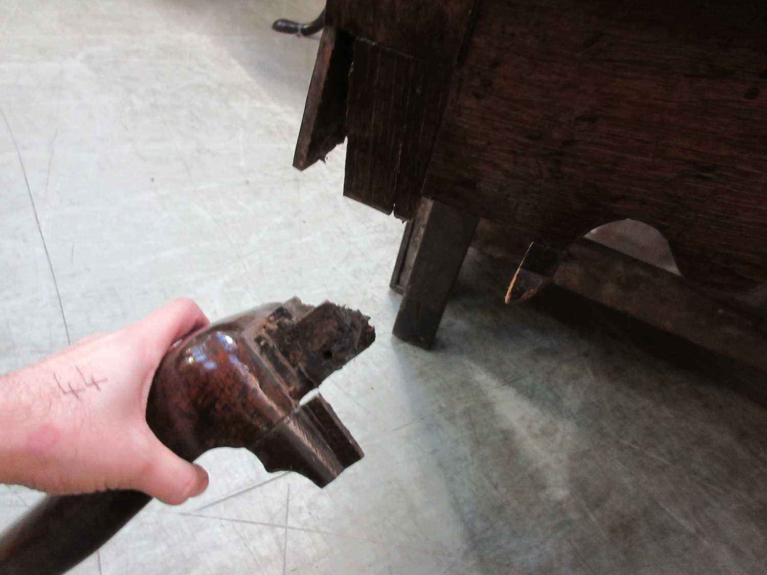 An 18th century oak and mahogany crossbanded dresser, the two plank top with moulded edge above - Image 10 of 26