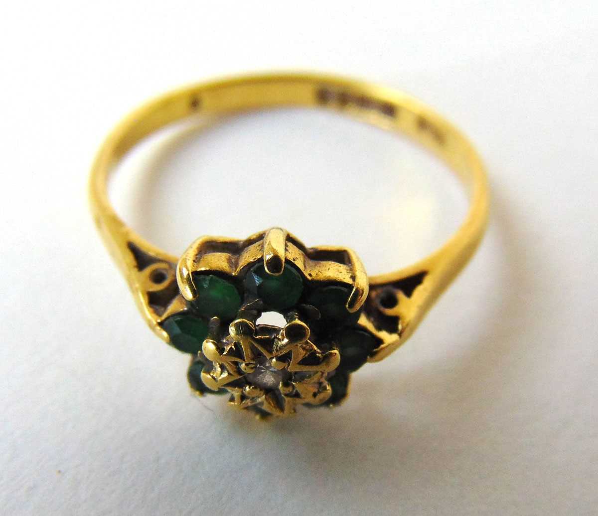 An 18ct gold, diamond and emerald cluster ring. Size N 1/2. Approx. weight 2.4g - Bild 2 aus 2