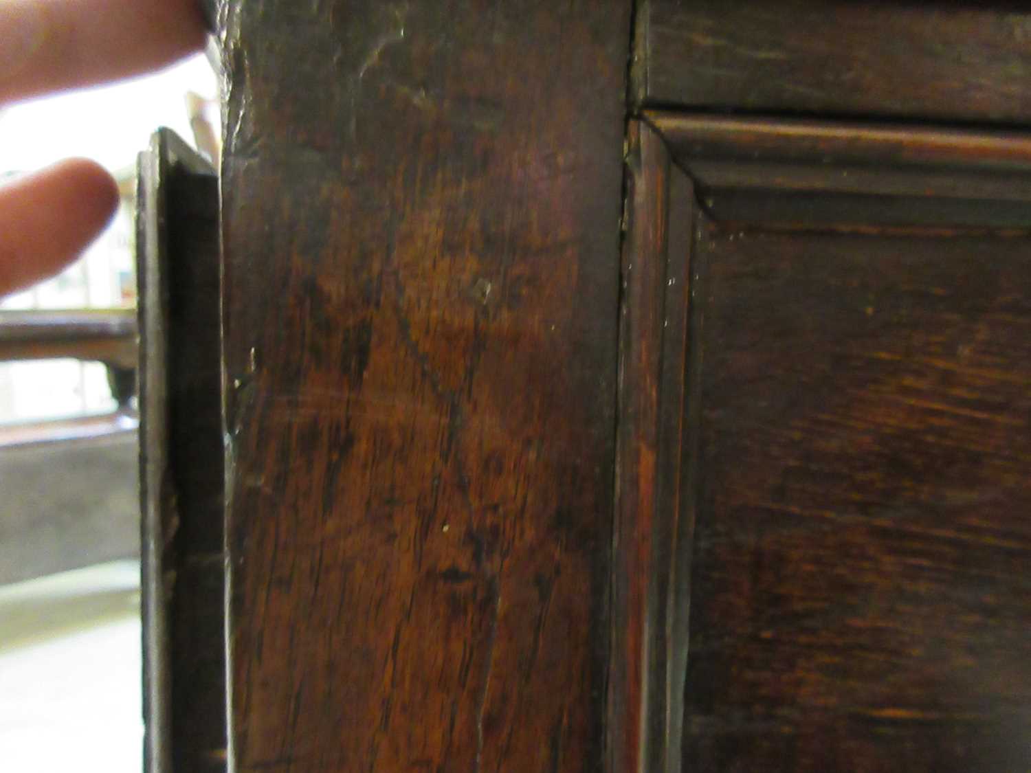An 18th century oak and mahogany crossbanded dresser, the two plank top with moulded edge above - Image 26 of 26
