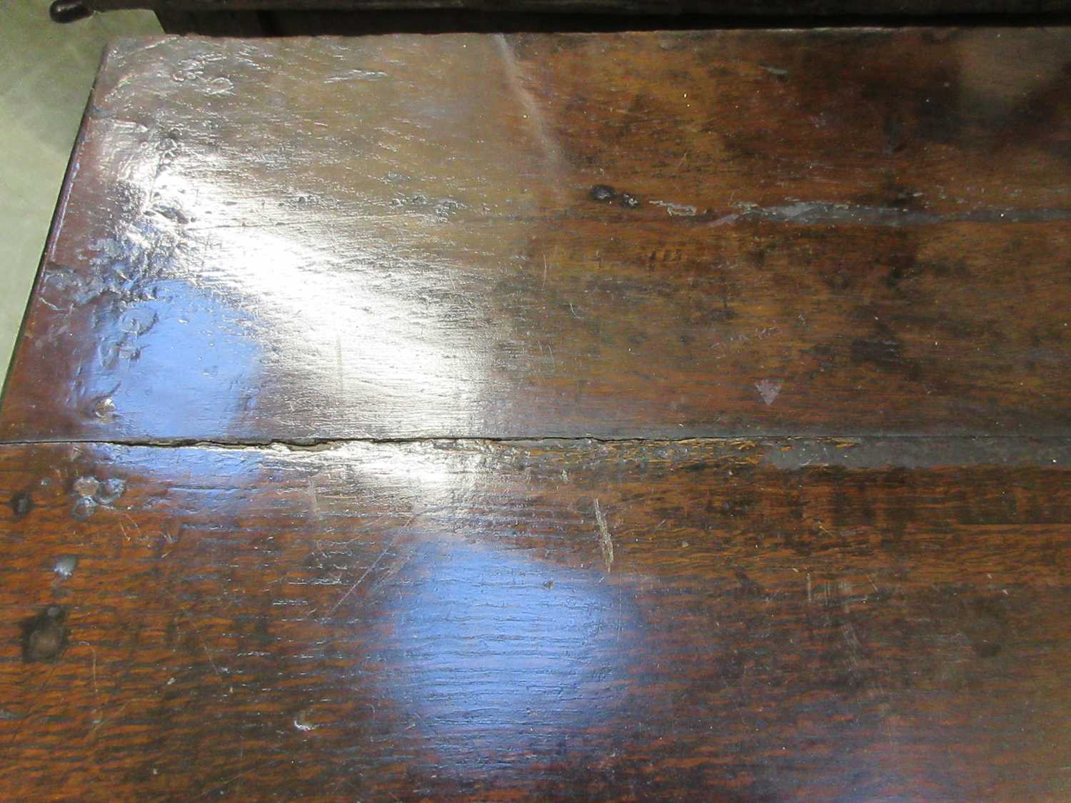 An 18th century oak and mahogany crossbanded dresser, the two plank top with moulded edge above - Image 3 of 26