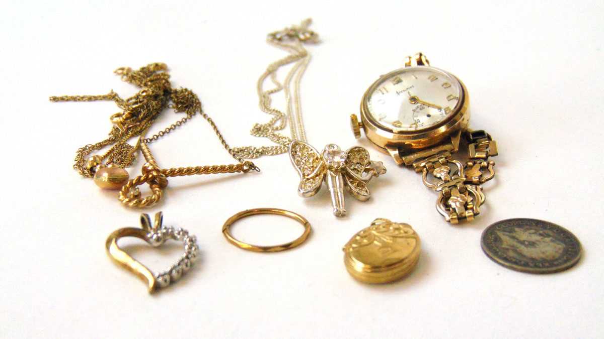 An assortment of 9ct gold, yellow metal and silver jewellery to include a 9ct gold cased watch, - Image 2 of 2