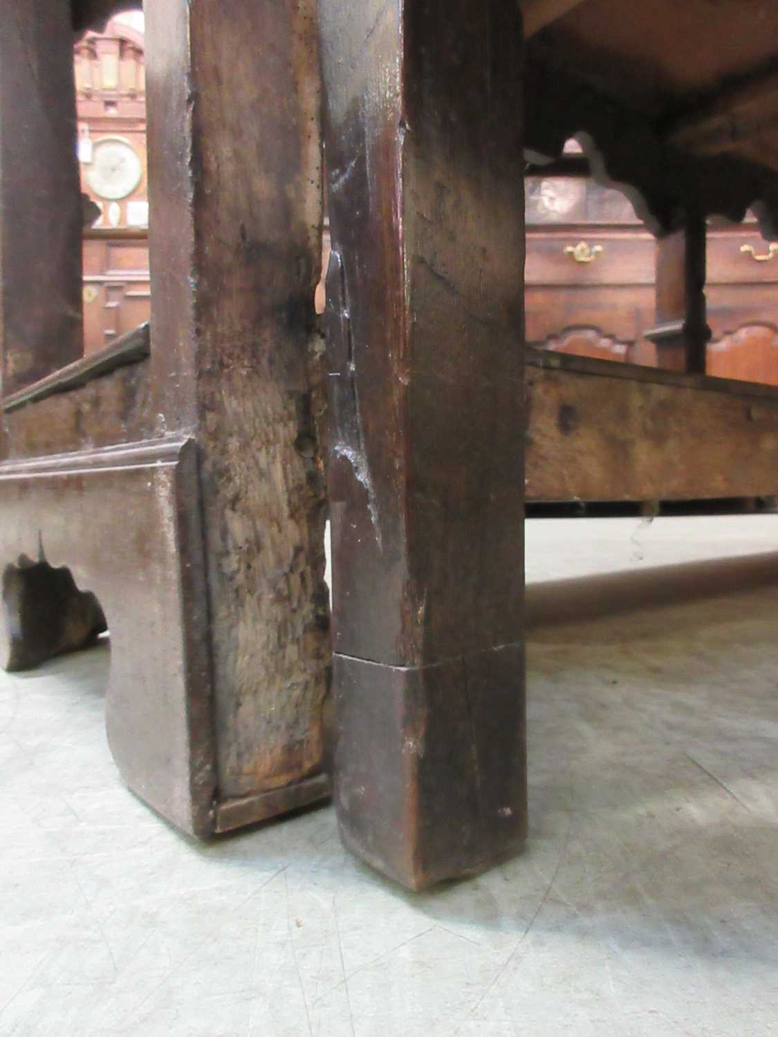 An 18th century oak and mahogany crossbanded dresser, the two plank top with moulded edge above - Image 17 of 26