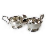 A pair of silver sauce boats, Daniel & John Wellby, London 1896 & 1899, with scroll handle on