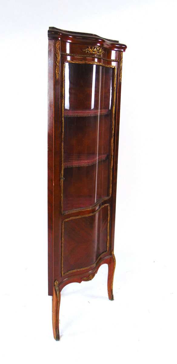 An early 20th century French Louis XV style serpentine fronted corner vitrine, with gilt metal - Image 3 of 4