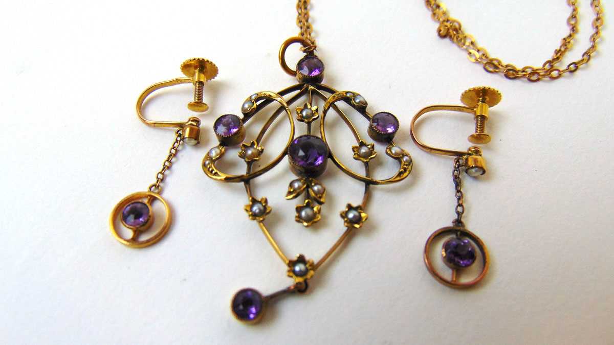 An Edwardian yellow metal, amethyst and seed pearl pendant marked '9ct'. Together with a pair of - Image 3 of 3