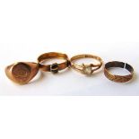 Four 9ct gold and yellow metal rings to include a signet ring. Approx. weight 5.1g