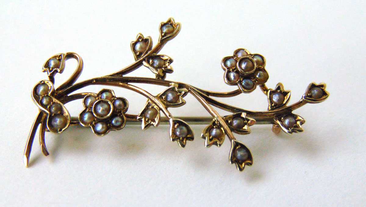 A yellow metal and seed pearl splay brooch marked '9ct' together with one similar 9ct gold - Image 2 of 3