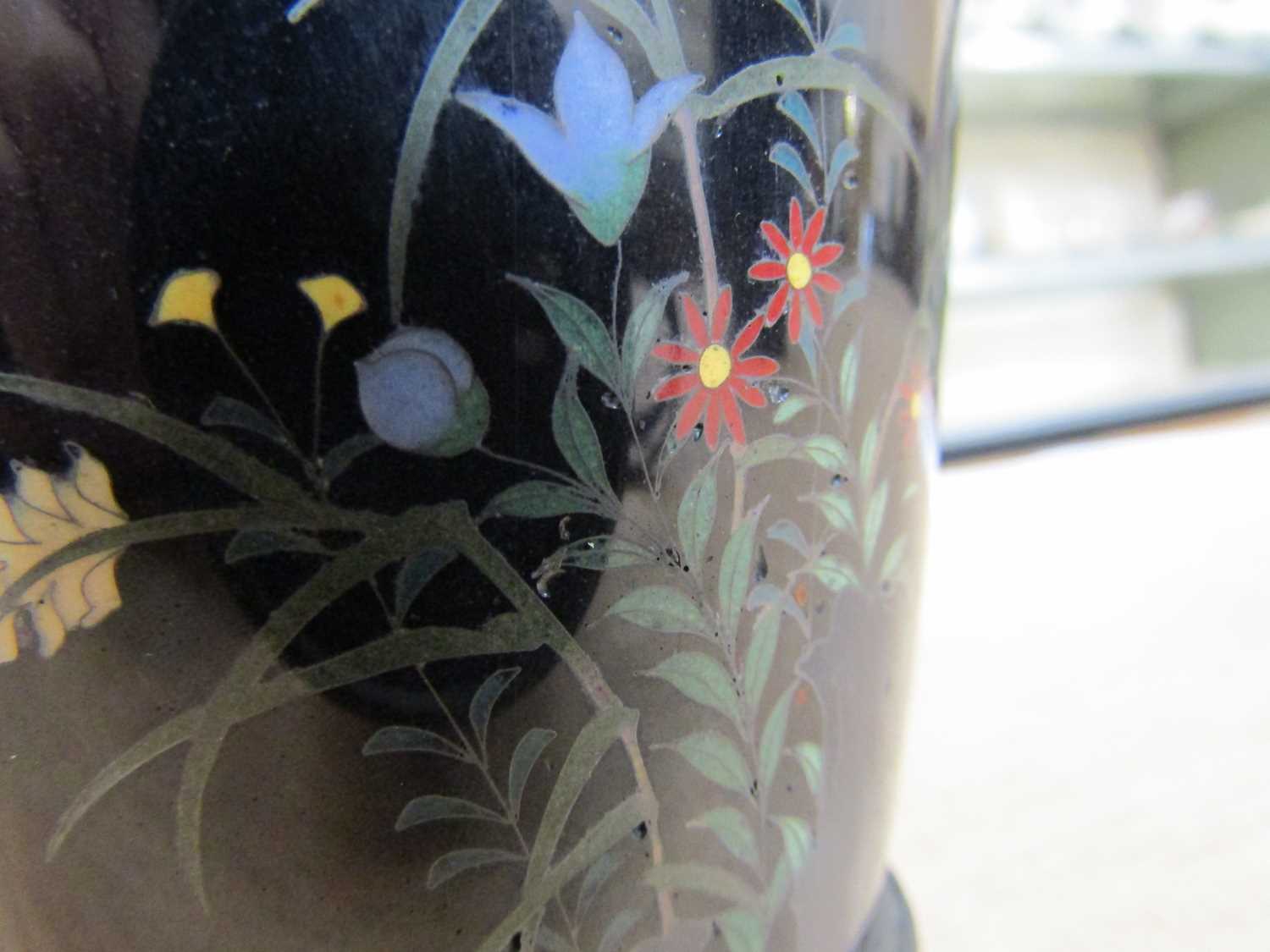 A pair of Japanese cloisonne vases, late Meiji/early Taisho, decorated with geese within - Image 6 of 8