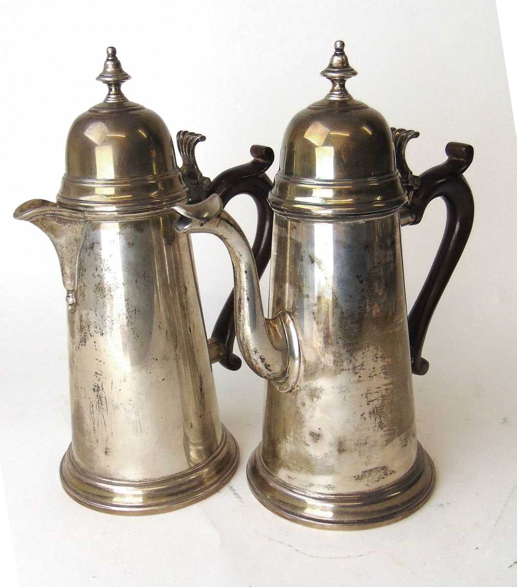An Elizabeth II silver coffee pot together with a matching silver teapot. Hallmarked for London - Image 2 of 2