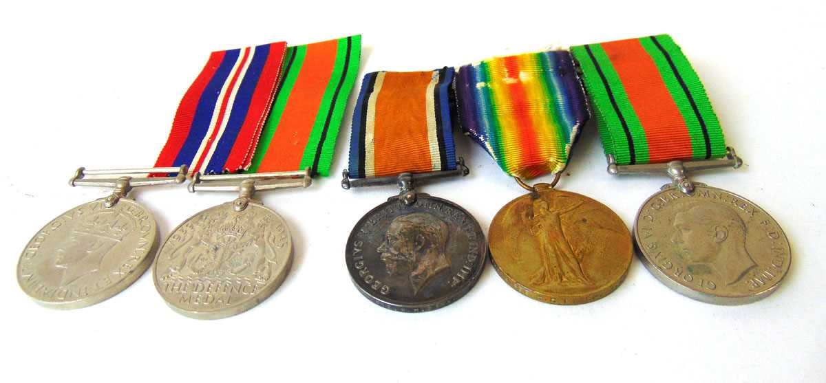 A small collection of German first world war military awards, comprising an original early 20th - Image 4 of 5