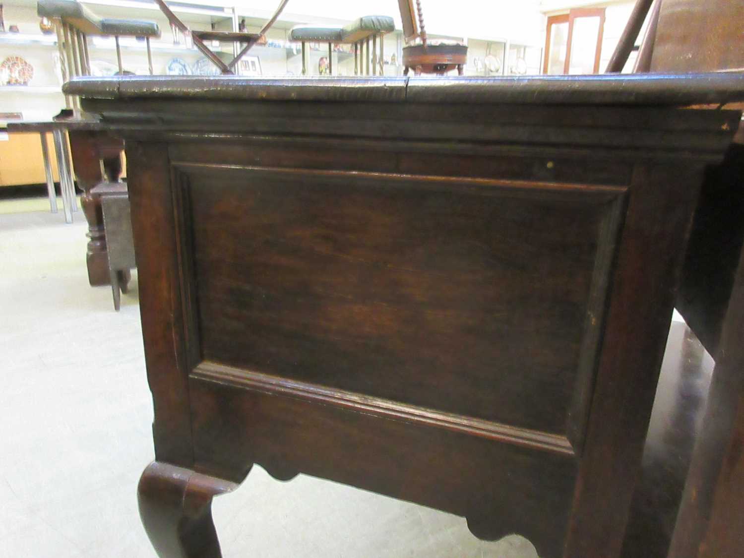An 18th century oak and mahogany crossbanded dresser, the two plank top with moulded edge above - Image 24 of 26