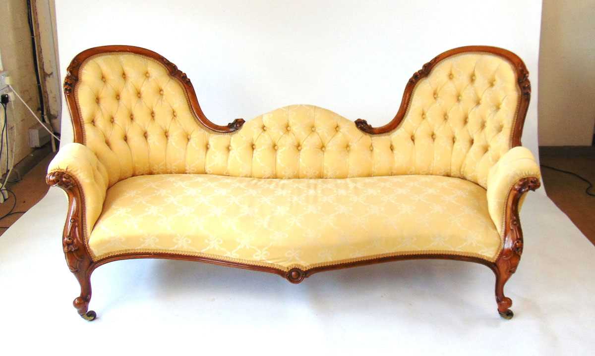 A Victorian conversation settee, with carved mahogany show frame, with horsehair and sprung filling, - Image 2 of 4