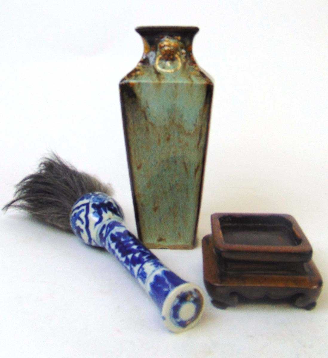 A Chinese blue and white calligraphy brush, the handle painted with leaves and five character Xuande - Image 4 of 14