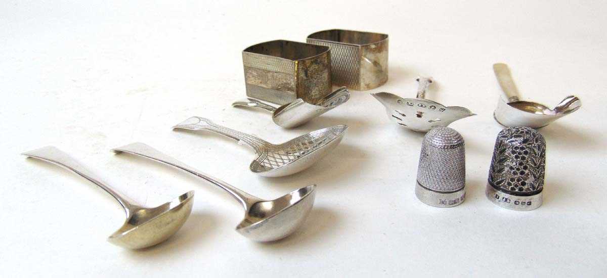 A collection of silver to include two George III sugar scoops, possibly Joseph Taylor, Birmingham - Image 2 of 2